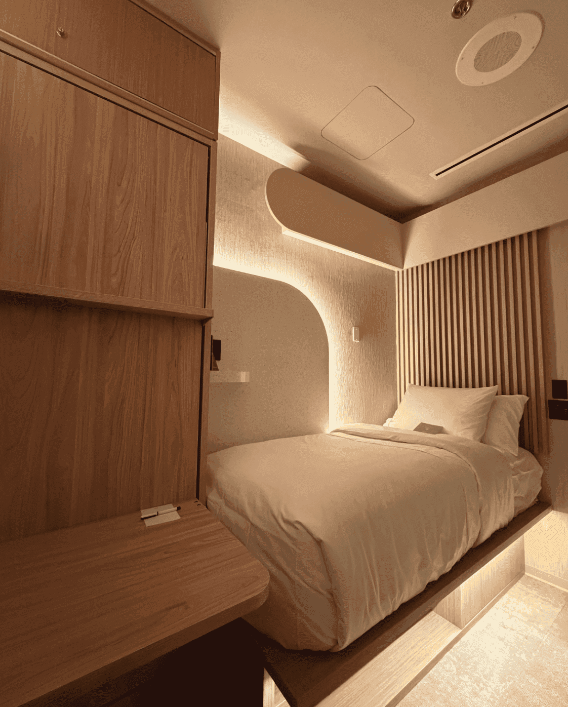 Dual · Miami Beach — Wait N’ Rest cabin